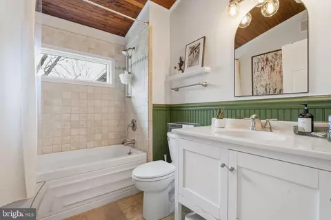 Bath - 1446 Ridgeway, Arnold, MD 21012 photo 2 of 2