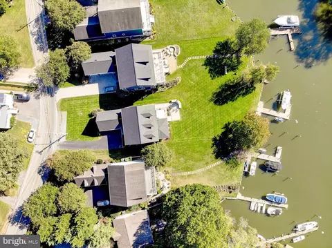 View/Area - 3590 S River Ter, Edgewater, MD 21037 photo 7 of 16