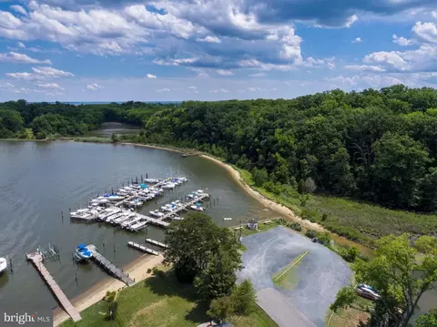 View/Area - 3590 S River Ter, Edgewater, MD 21037 photo 14 of 16
