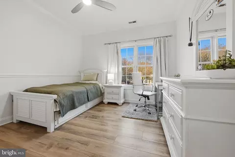 Bedroom - 3590 S River Ter, Edgewater, MD 21037 photo 7 of 10