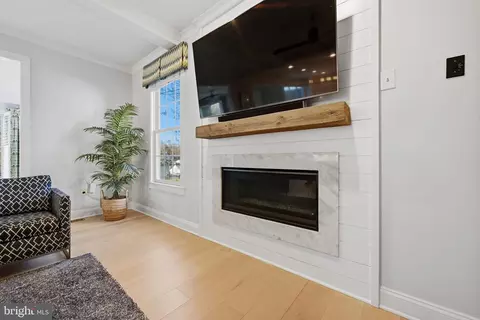 Entry Way - 3590 S River Ter, Edgewater, MD 21037 photo 5 of 14
