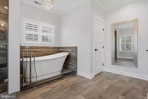 Bath - 3590 S River Ter, Edgewater, MD 21037 photo 2 of 7