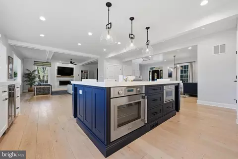 Kitchen - 3590 S River Ter, Edgewater, MD 21037 photo 4 of 6