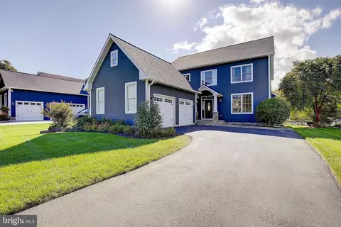 Exterior - 3590 S River Ter, Edgewater, MD 21037 photo 5 of 9