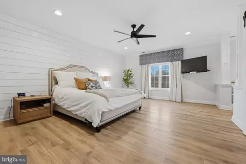 Bedroom - 3590 S River Ter, Edgewater, MD 21037 photo 3 of 10