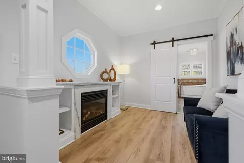 Entry Way - 3590 S River Ter, Edgewater, MD 21037 photo 10 of 14