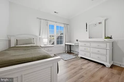 Bedroom - 3590 S River Ter, Edgewater, MD 21037 photo 6 of 10