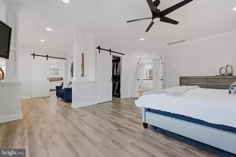 Bedroom - 3590 S River Ter, Edgewater, MD 21037 photo 2 of 10