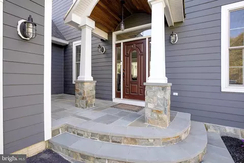 Exterior - 3590 S River Ter, Edgewater, MD 21037 photo 6 of 9