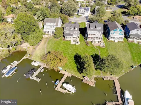 View/Area - 3590 S River Ter, Edgewater, MD 21037 photo 3 of 16