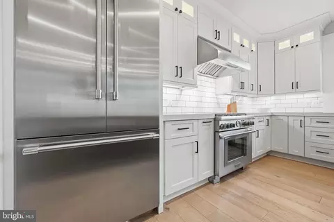Kitchen - 3590 S River Ter, Edgewater, MD 21037 photo 3 of 6