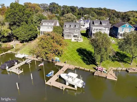 View/Area - 3590 S River Ter, Edgewater, MD 21037 photo 2 of 16