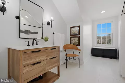 Bath - 3590 S River Ter, Edgewater, MD 21037 photo 5 of 7