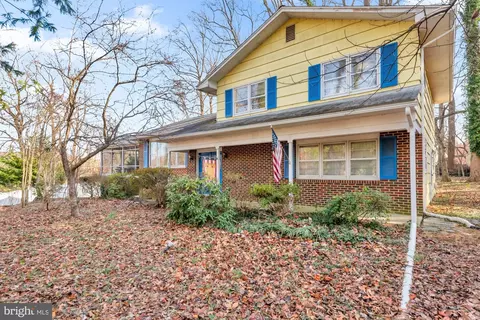25 Pocono Dr, Arnold, MD 21012