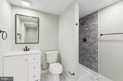 Bath - 3010 Marlin Dr, Riva, MD 21140 photo 3 of 3
