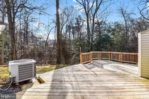 7946 Sutherland Ct, Pasadena, MD 21122 photo 3