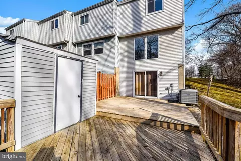 7946 Sutherland Ct, Pasadena, MD 21122 photo 4
