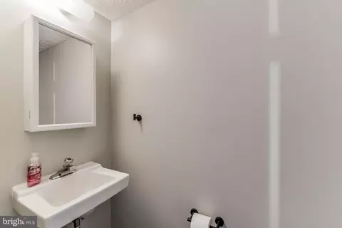 7946 Sutherland Ct, Pasadena, MD 21122 photo 36