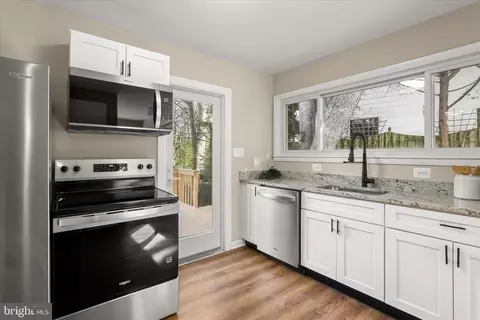 Kitchen - 16 Wilelinor Dr, Edgewater, MD 21037 photo 3 of 3