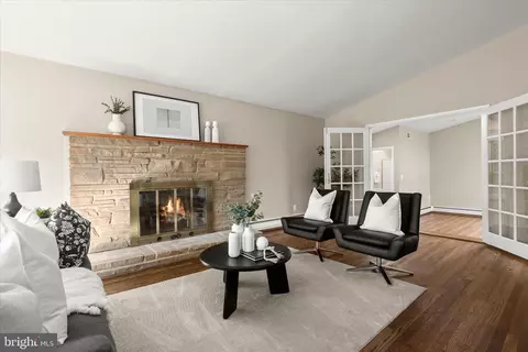 Living - 16 Wilelinor Dr, Edgewater, MD 21037 photo 5 of 9