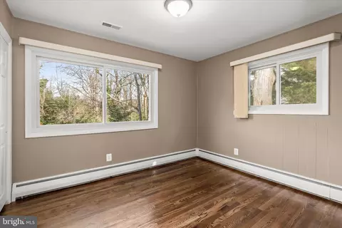 Bedroom - 16 Wilelinor Dr, Edgewater, MD 21037 photo 6 of 8