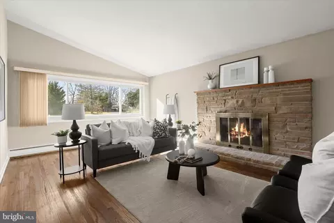 Living - 16 Wilelinor Dr, Edgewater, MD 21037 photo 1 of 9