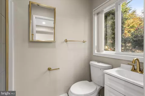 Bath - 16 Wilelinor Dr, Edgewater, MD 21037 photo 5 of 5