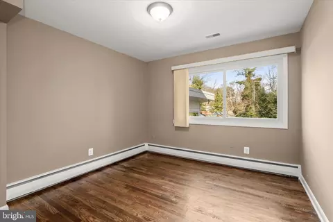 Bedroom - 16 Wilelinor Dr, Edgewater, MD 21037 photo 5 of 8