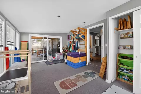 Entry Way - 7819 Bertha Rd, Pasadena, MD 21122 photo 7 of 8