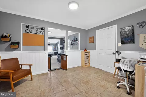 Entry Way - 7819 Bertha Rd, Pasadena, MD 21122 photo 3 of 8