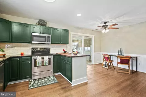 Kitchen - 1617 Midland Rd, Edgewater, MD 21037 photo 3 of 3