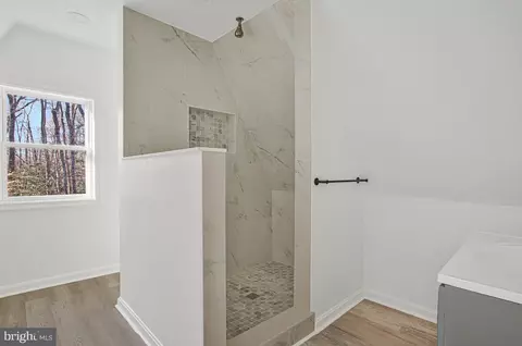 Entry Way - 1660 Bay Ridge Rd, Edgewater, MD 21037 photo 5 of 6
