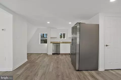 Entry Way - 1660 Bay Ridge Rd, Edgewater, MD 21037 photo 2 of 6