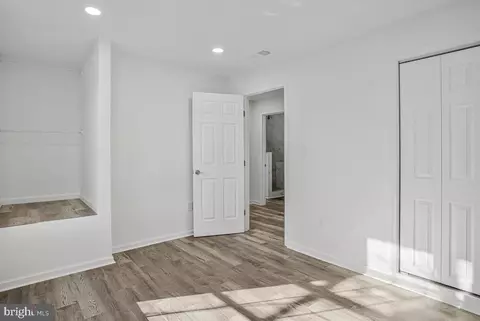 Entry Way - 1660 Bay Ridge Rd, Edgewater, MD 21037 photo 4 of 6