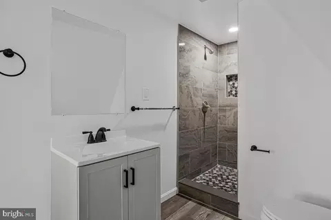 Bath - 1660 Bay Ridge Rd, Edgewater, MD 21037 photo 1 of 3