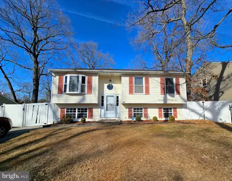 668 209th St, Pasadena, MD 21122