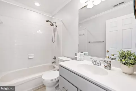 Bath - 2640 Streamview Dr, Odenton, MD 21113 photo 3 of 4