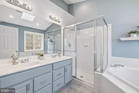 Bath - 2640 Streamview Dr, Odenton, MD 21113 photo 1 of 4