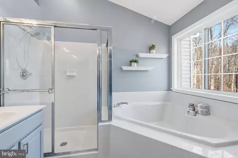 Bath - 2640 Streamview Dr, Odenton, MD 21113 photo 2 of 4