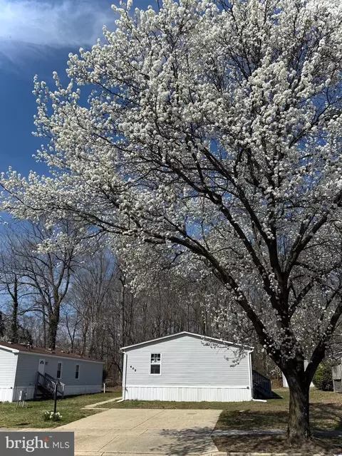 402 Boones Dr, Lothian, MD 20711