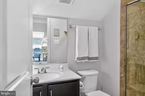 Bath - 1608 Belle Dr, Annapolis, MD 21401 photo 2 of 2
