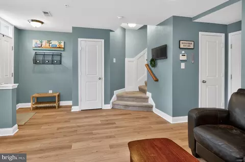 Entry Way - 1608 Belle Dr, Annapolis, MD 21401 photo 3 of 6