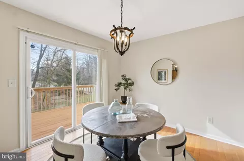 Dining - 807 Eastern Point Rd, Annapolis, MD 21401 photo 2 of 2