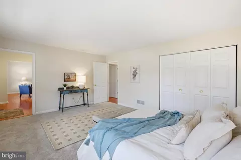 Bedroom - 807 Eastern Point Rd, Annapolis, MD 21401 photo 3 of 9
