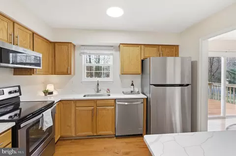 Kitchen - 807 Eastern Point Rd, Annapolis, MD 21401 photo 4 of 5