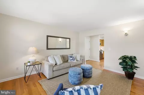 Living - 807 Eastern Point Rd, Annapolis, MD 21401 photo 2 of 3