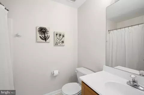 Bath - 807 Eastern Point Rd, Annapolis, MD 21401 photo 2 of 3