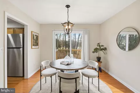 Dining - 807 Eastern Point Rd, Annapolis, MD 21401 photo 1 of 2