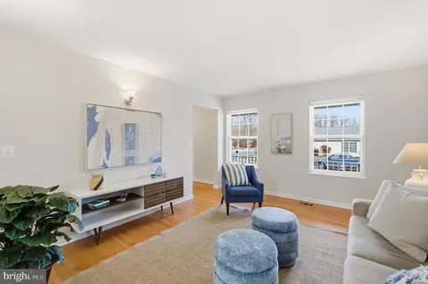 Living - 807 Eastern Point Rd, Annapolis, MD 21401 photo 1 of 3