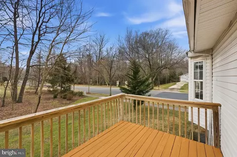 Exterior - 807 Eastern Point Rd, Annapolis, MD 21401 photo 5 of 9